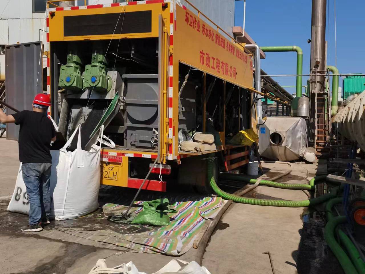 南沙淤泥压干处理